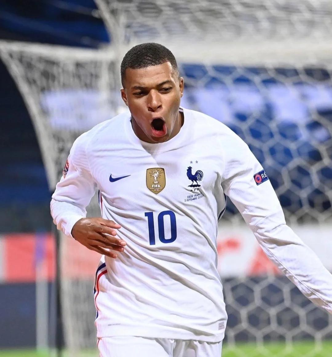 中超比赛亮点：武汉三镇绝杀山东泰山,（中超焦点战：武汉三镇补时绝杀山东泰山）